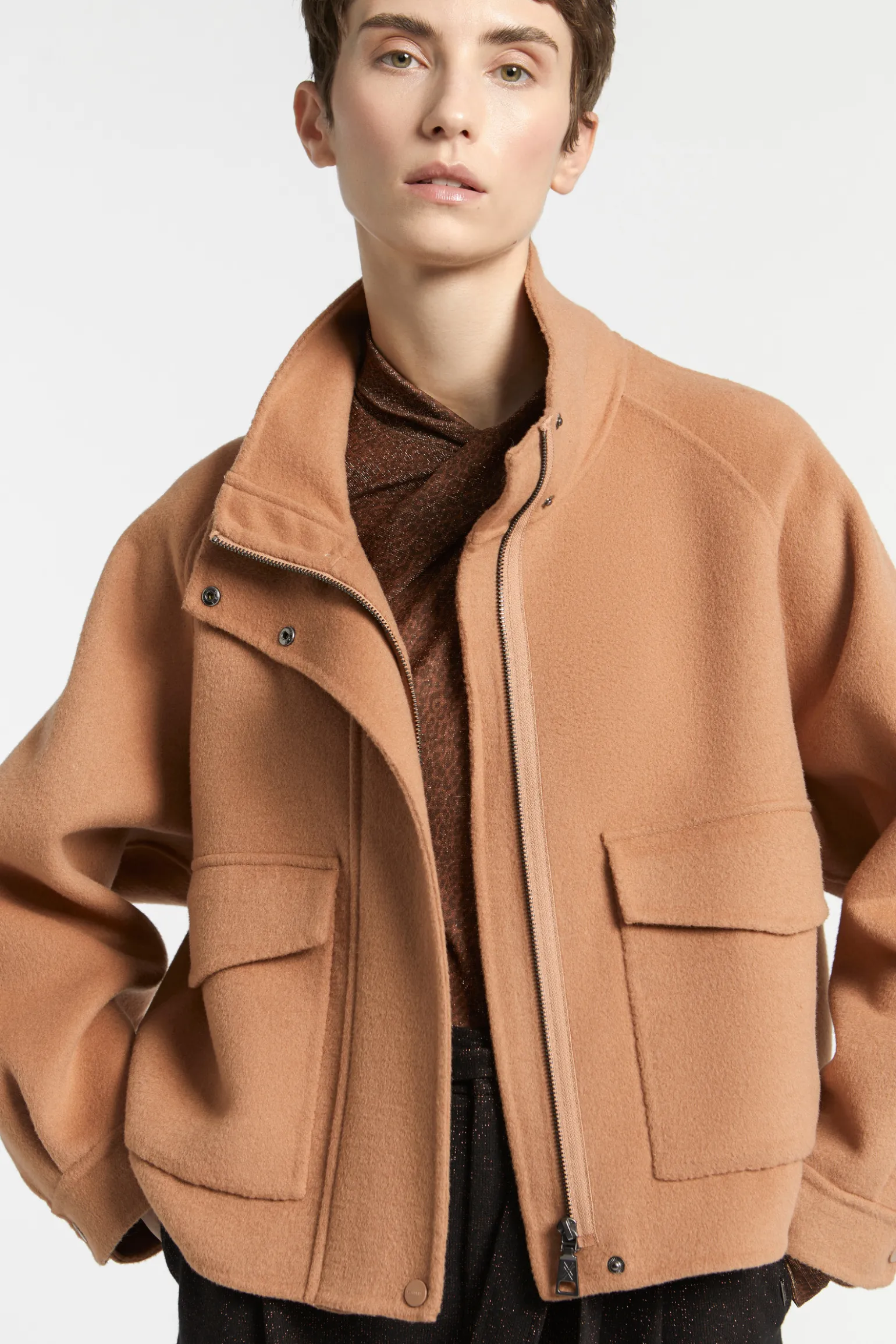 Cropped jas met opstaande kraag