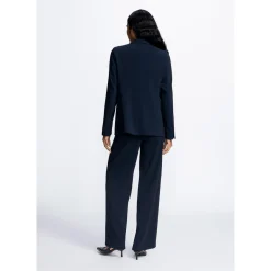 Donkerblauwe getailleerde, kreukvrije blazer