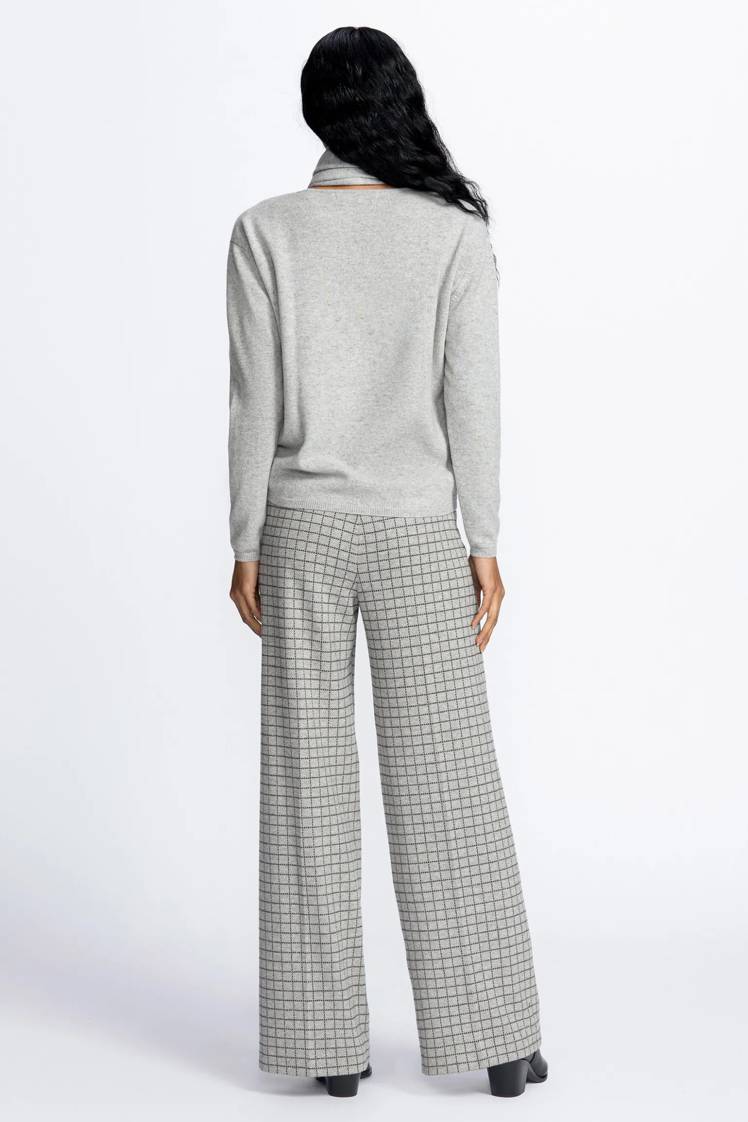 Grijze cashmere pull met ronde hals