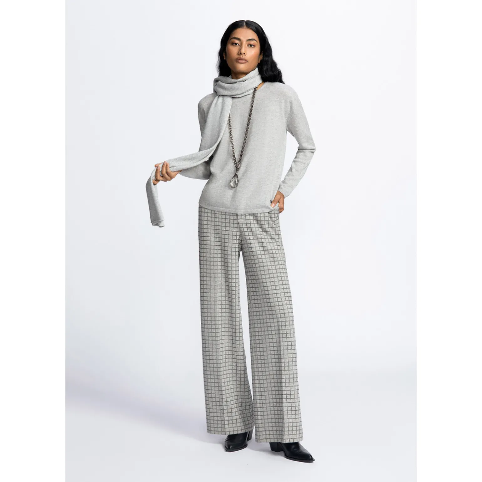 Grijze cashmere pull met ronde hals