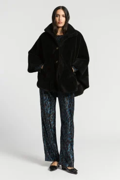 Zachte poncho in teddystof