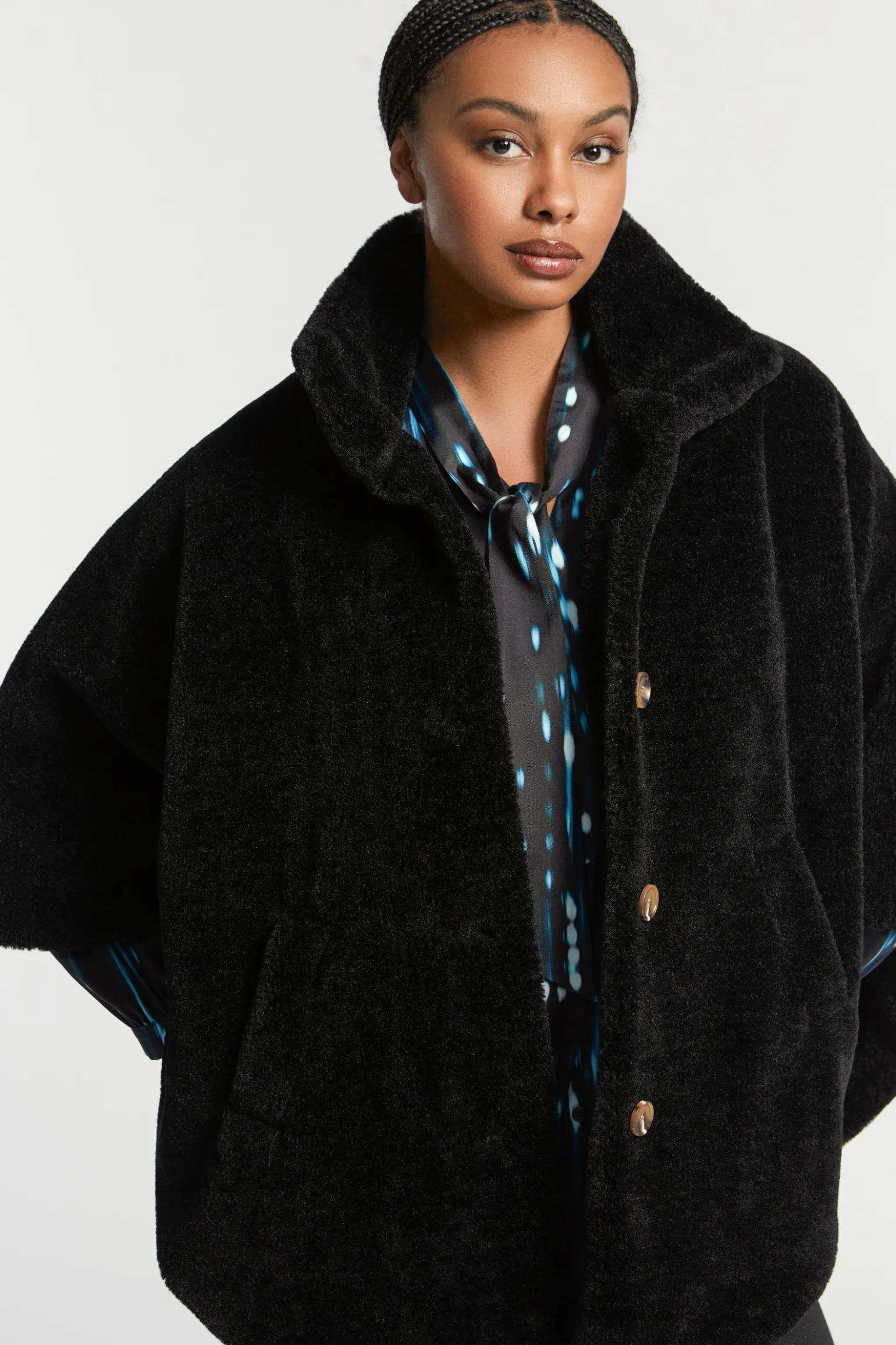 Zachte poncho in teddystof